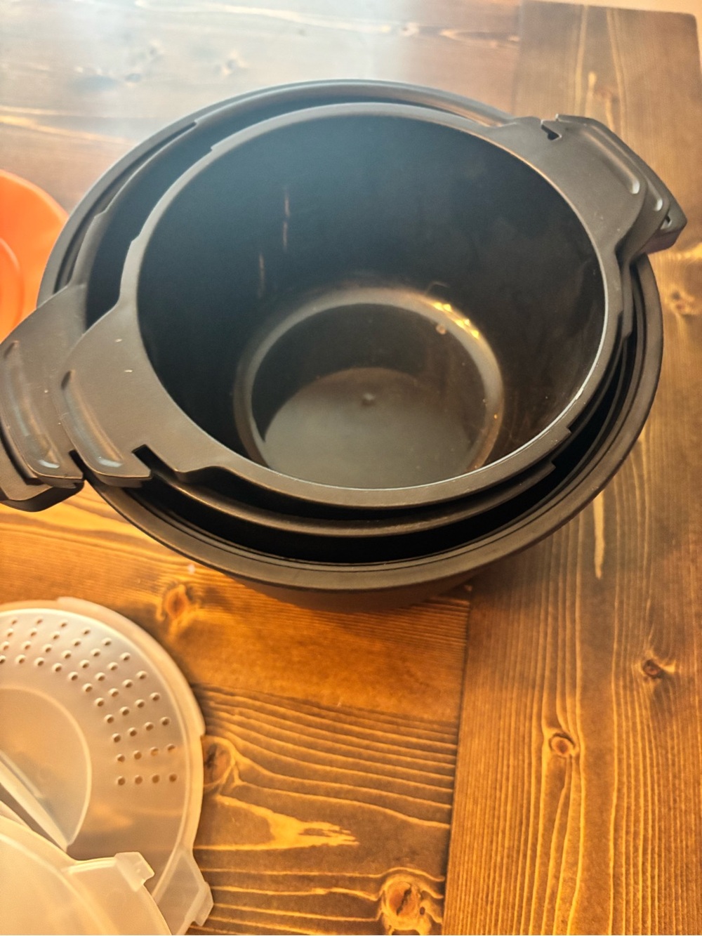 Pampered Chef Black Cookware Set with White Lids - Picture 10 of 12
